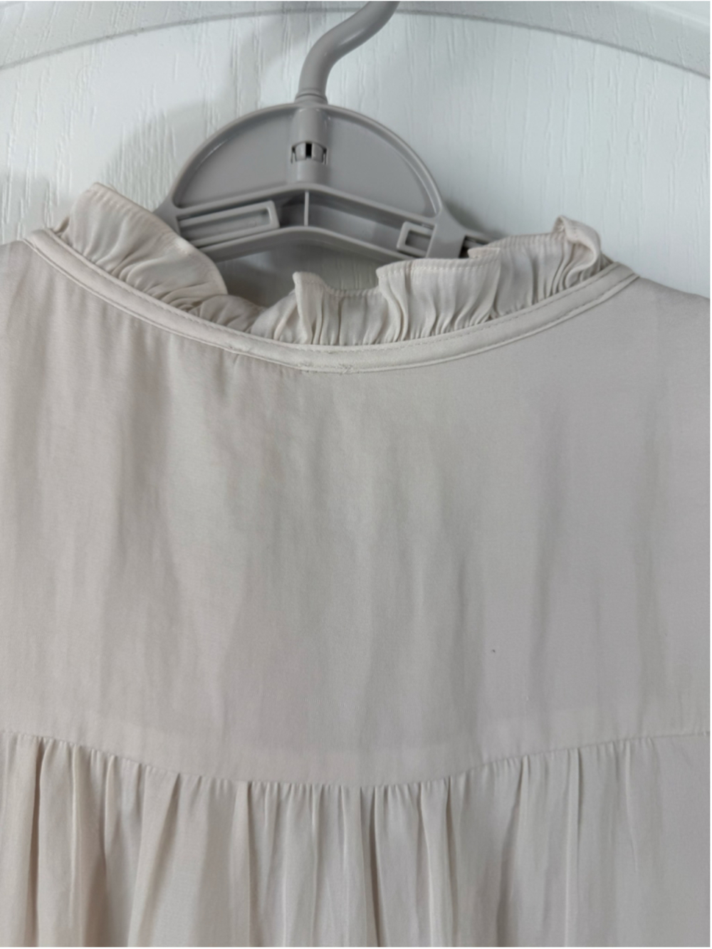 Women's Joie Beige Embroidered Blouse M - Picture 8 of 9